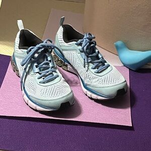 Reebok Running Fit Frame Tennis Shoes. Size 6 1/2. Light Teal w/Dark Teal Trim.